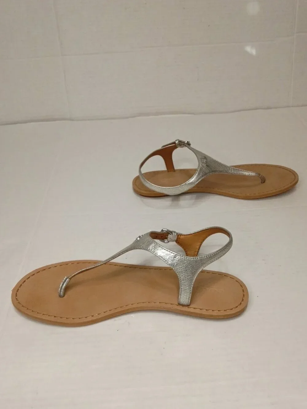 Coach Cheyanne Silver Metallic T-Strap Sandals Women's Size 8B